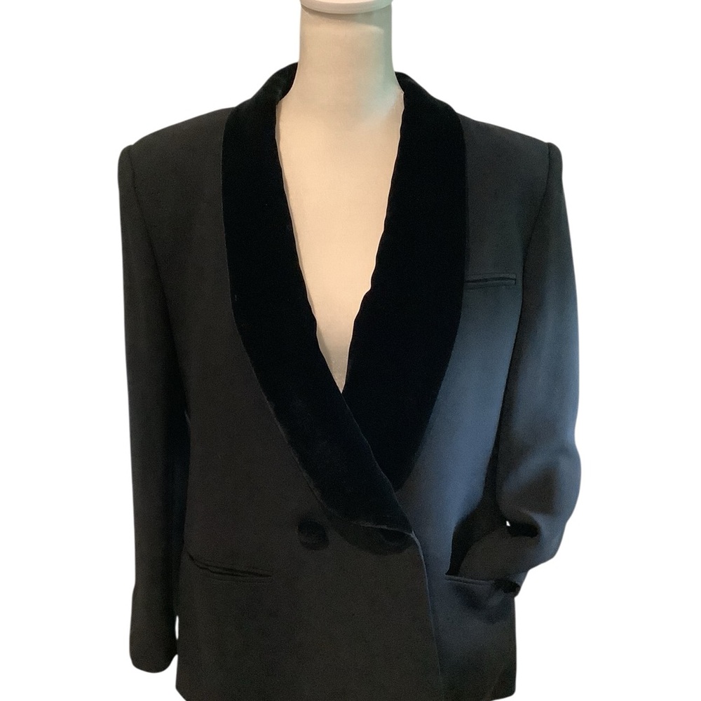 Jones New York Women’s Black Tuxedo Blazer with Velvet Lapel Excellent Condition